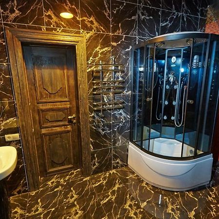 ブロヴァルィー Charivna Taistra Bed & Breakfast エクステリア 写真