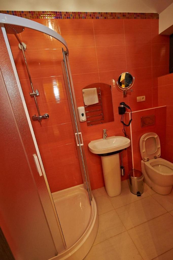 ブロヴァルィー Charivna Taistra Bed & Breakfast エクステリア 写真
