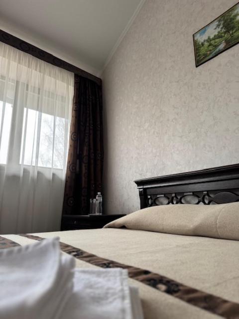 ブロヴァルィー Charivna Taistra Bed & Breakfast エクステリア 写真