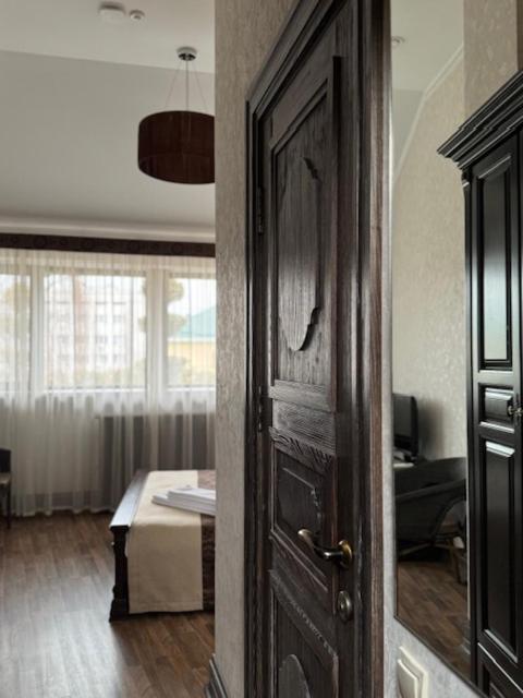 ブロヴァルィー Charivna Taistra Bed & Breakfast エクステリア 写真