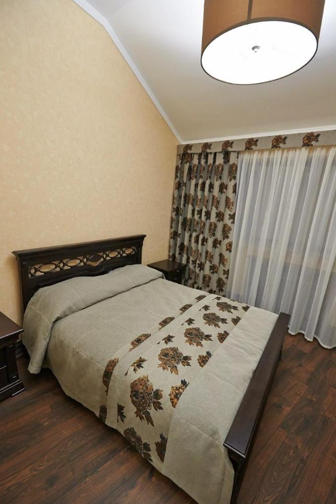 ブロヴァルィー Charivna Taistra Bed & Breakfast エクステリア 写真