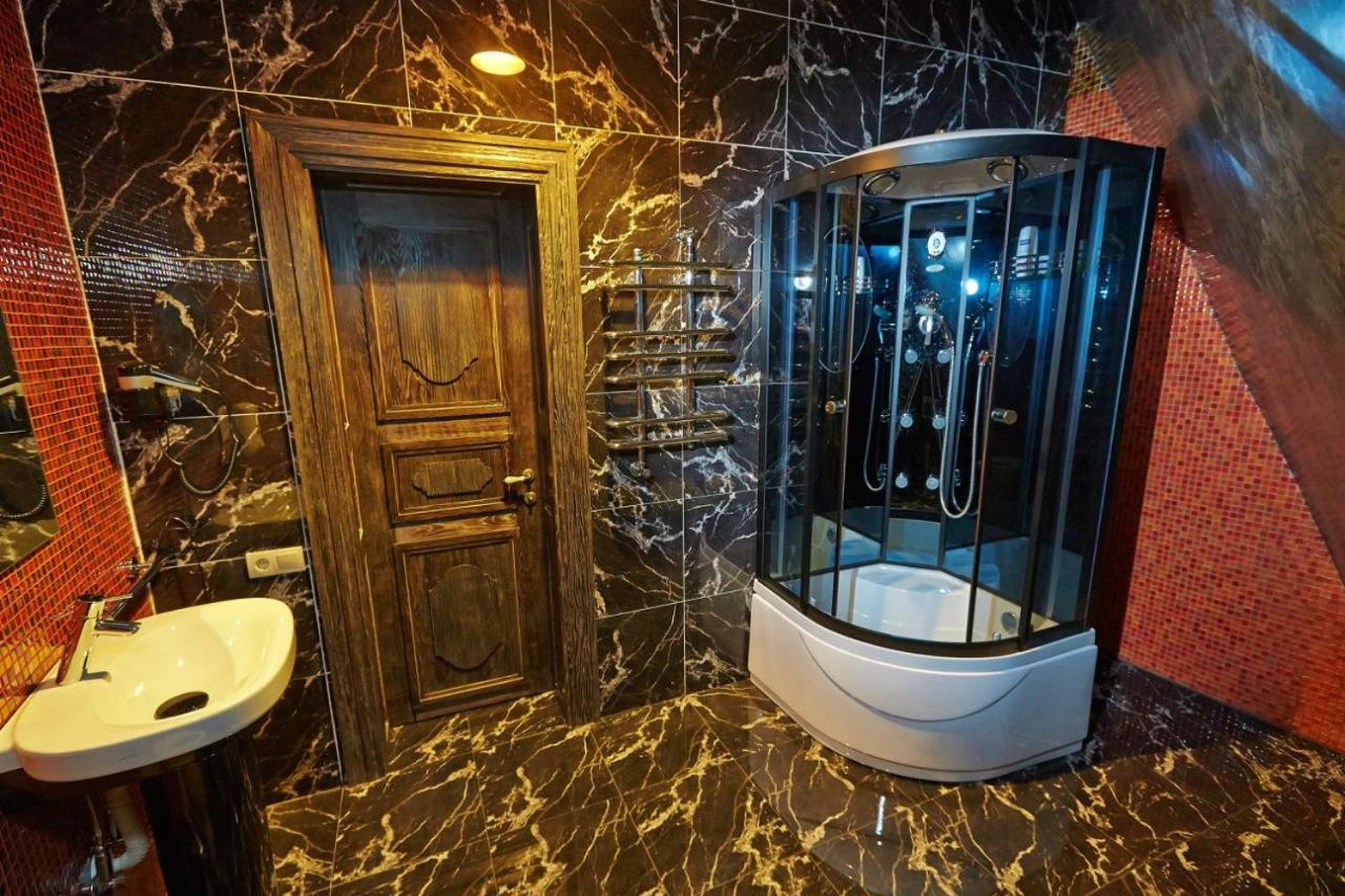 ブロヴァルィー Charivna Taistra Bed & Breakfast エクステリア 写真