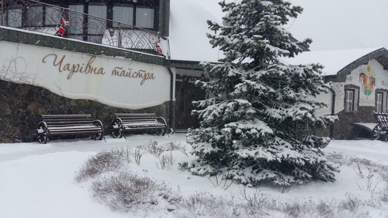 ブロヴァルィー Charivna Taistra Bed & Breakfast エクステリア 写真
